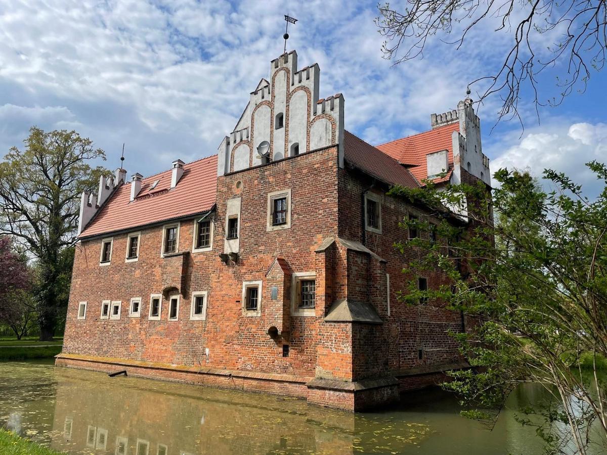 Bed and Breakfast Zamek Na Wodzie W Wojnowicach Wojnowice  Екстер'єр фото